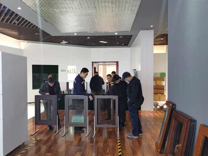***建筑金屬結(jié)構(gòu)協(xié)會(huì)及玻璃纖維增強(qiáng)復(fù)合材料門窗標(biāo)準(zhǔn)編制組領(lǐng)導(dǎo)蒞臨指導(dǎo)6 ***建筑金屬結(jié)構(gòu)協(xié)會(huì)及玻璃纖維增強(qiáng)復(fù)合材料門窗標(biāo)準(zhǔn)編制組領(lǐng)導(dǎo)蒞臨指導(dǎo)6