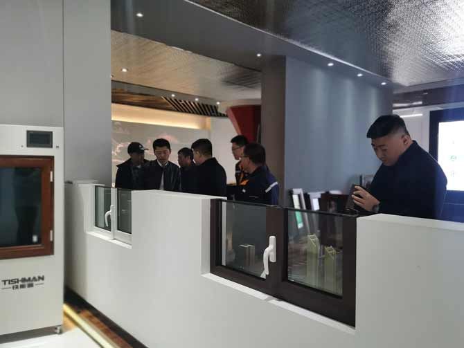 ***建筑金屬結(jié)構(gòu)協(xié)會(huì)及玻璃纖維增強(qiáng)復(fù)合材料門窗標(biāo)準(zhǔn)編制組領(lǐng)導(dǎo)蒞臨指導(dǎo)4 ***建筑金屬結(jié)構(gòu)協(xié)會(huì)及玻璃纖維增強(qiáng)復(fù)合材料門窗標(biāo)準(zhǔn)編制組領(lǐng)導(dǎo)蒞臨指導(dǎo)4